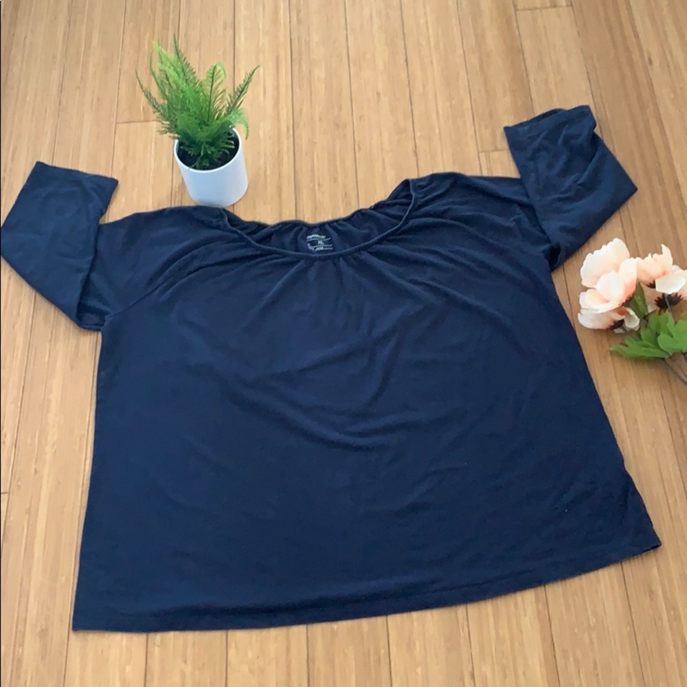 Navy blue 3/4 sleeve Gap maternity shirt